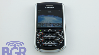 BlackBerry Niagara 9630 Gets Groped: "Best BlackBerry Keyboard. Ever. Best Screen. Ever."